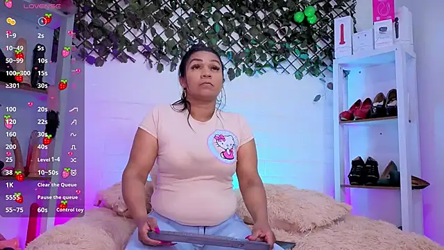 louise nails online show from 06-30-26, 06:42