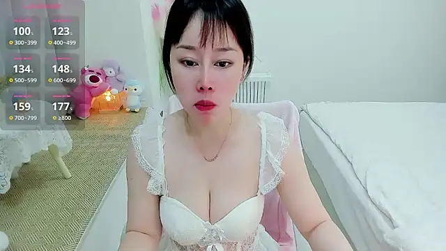 Snapshot of Vivian-6 chatting on 05-09-26, 12:38 Vivian-6 online show from 05-09-26, 12:38