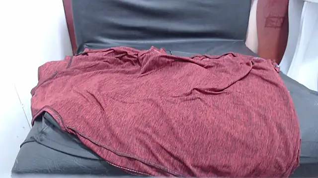 Laura hottt online show from 10-29-25, 02:30