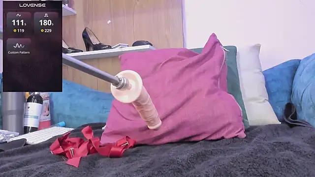 Snapshot of -camila-cooper-_ chatting on 09-26-25, 01:15 -camila-cooper-  online show from 09-26-25, 01:15