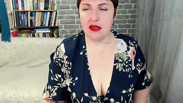 Rainbow lady online show from 11-20-25, 04:01