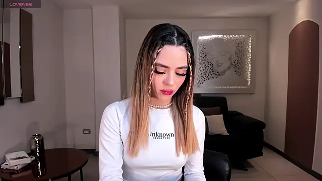 JuanitaClay online show from 03-16-25, 10:42