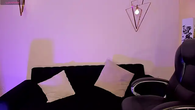 JuanitaClay online show from 04-23-26, 08:00