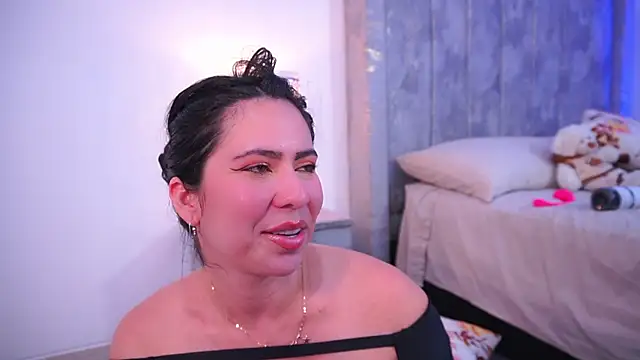 lara giraldo online show from 02-22-25, 07:12