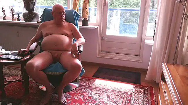 Snapshot of Exhib070 chatting on 09-12-25, 10:15 Exhib070 online show from 09-12-25, 10:15