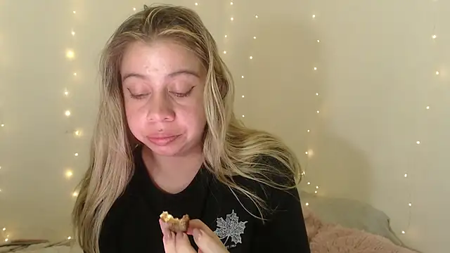 SweetSofty online show from 10-18-25, 09:15