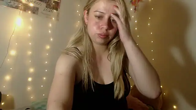 Snapshot of SweetSofty chatting on 06-14-26, 01:36 SweetSofty online show from 06-14-26, 01:36