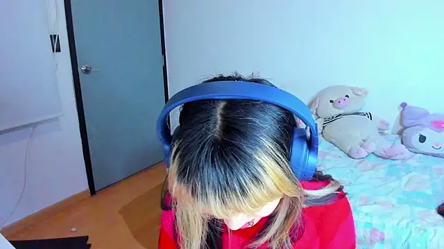 Akane-Mou online show from 12-24-24, 12:55