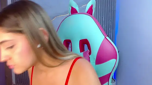 sofia henaok online show from 03-18-25, 11:09