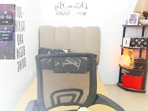 Trixie Mattel21 online show from 03-11-26, 11:11