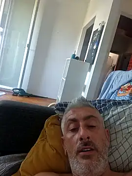 Snapshot of cuci45 chatting on 09-19-25, 02:18 cuci45 online show from 09-19-25, 02:18