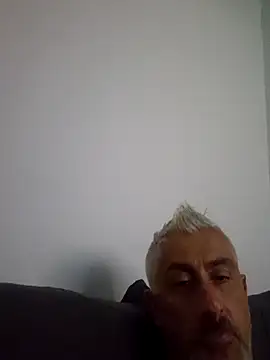 Snapshot of cuci45 chatting on 09-27-25, 03:22 cuci45 online show from 09-27-25, 03:22