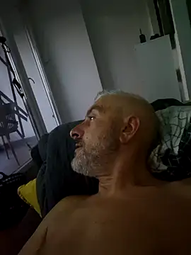 Snapshot of cuci45 chatting on 10-10-25, 04:44 cuci45 online show from 10-10-25, 04:44