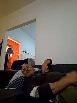 Snapshot of cuci45 chatting on 11-18-25, 06:01 cuci45 online show from 11-18-25, 06:01