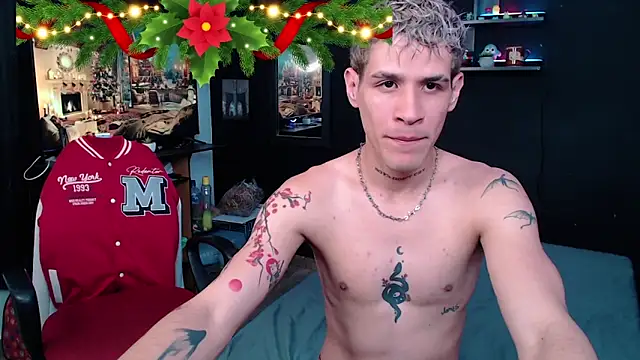 Snapshot of andybxby chatting on 12-11-24, 10:16 andybxby online show from 12-11-24, 10:16