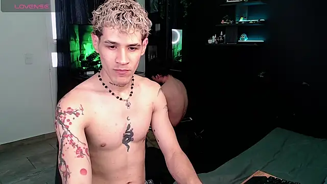 Snapshot of andybxby chatting on 01-06-25, 08:39 andybxby online show from 01-06-25, 08:39