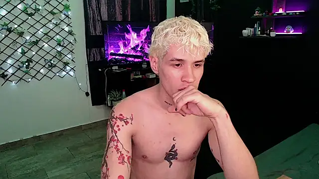 Snapshot of andybxby chatting on 01-27-25, 09:00 andybxby online show from 01-27-25, 09:00