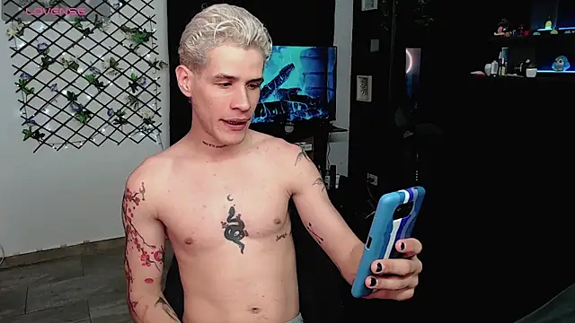 Snapshot of andybxby chatting on 01-30-25, 08:42 andybxby online show from 01-30-25, 08:42