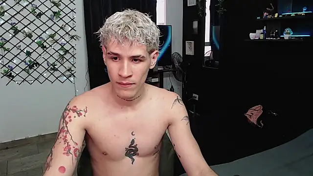 Snapshot of andybxby chatting on 02-08-25, 09:46 andybxby online show from 02-08-25, 09:46