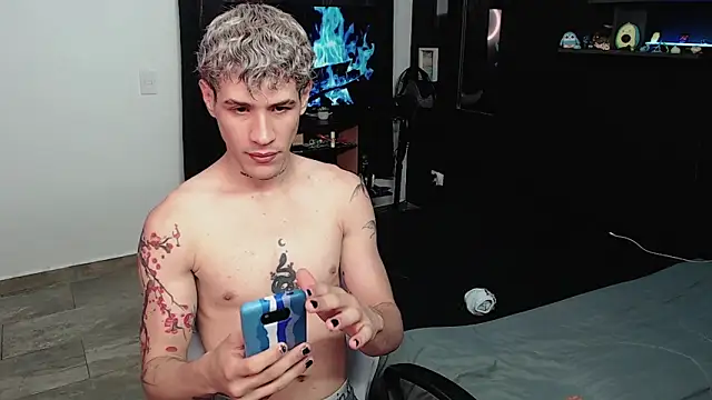 Snapshot of andybxby chatting on 02-18-25, 08:47 andybxby online show from 02-18-25, 08:47