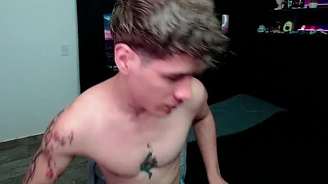 Snapshot of andybxby chatting on 03-06-25, 08:37 andybxby online show from 03-06-25, 08:37