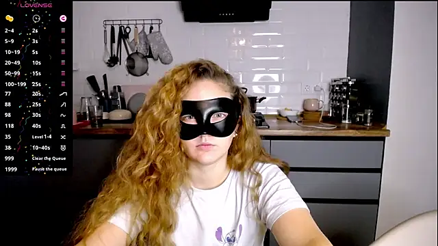 Snapshot of BubbbleGumm chatting on 11-27-25, 02:19 BubbbleGumm online show from 11-27-25, 02:19