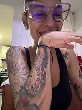 Snapshot of charlotte_stevenss_ chatting on 12-30-24, 01:47 charlotte stevenss  online show from 12-30-24, 01:47