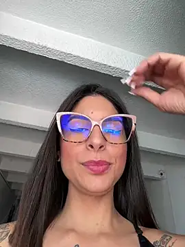 Snapshot of charlotte_stevenss_ chatting on 01-17-25, 04:04 charlotte stevenss  online show from 01-17-25, 04:04
