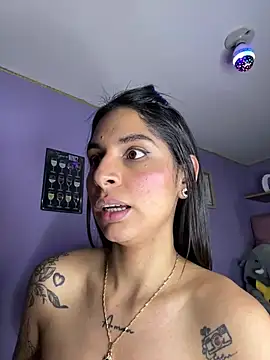 Snapshot of charlotte_stevenss_ chatting on 02-02-25, 11:21 charlotte stevenss  online show from 02-02-25, 11:21