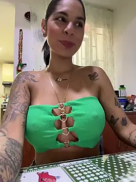 Snapshot of charlotte_stevenss_ chatting on 03-05-25, 02:12 charlotte stevenss  online show from 03-05-25, 02:12