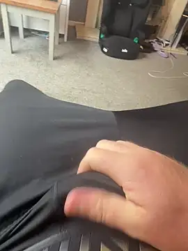 Snapshot of Averagematt1991 chatting on 10-03-25, 10:23 Averagematt1991 online show from 10-03-25, 10:23