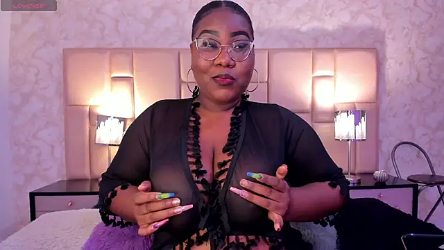 Snapshot of Darnellqueen chatting on 02-14-25, 07:59 Darnellqueen online show from 02-14-25, 07:59