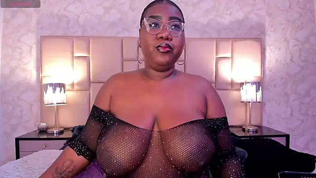 Snapshot of Darnellqueen chatting on 02-22-25, 03:56 Darnellqueen online show from 02-22-25, 03:56