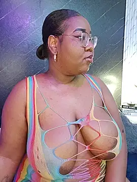 Snapshot of Darnellqueen chatting on 10-10-25, 03:49 Darnellqueen online show from 10-10-25, 03:49