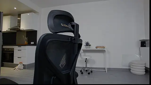 Snapshot of Bella_Twine chatting on 02-24-26, 09:24 Bella Twine online show from 02-24-26, 09:24