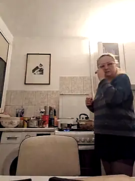 Snapshot of She-devilx chatting on 11-28-25, 10:23 She-devilx online show from 11-28-25, 10:23