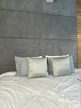 Snapshot of EllaSanz_ chatting on 06-02-26, 09:17 EllaSanz online show from 06-02-26, 09:17