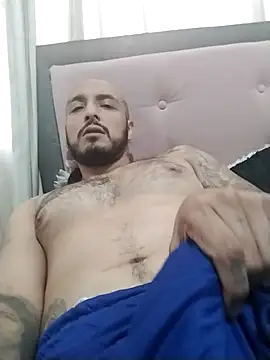 Snapshot of KenllyH chatting on 12-01-24, 10:32 KenllyH online show from 12-01-24, 10:32