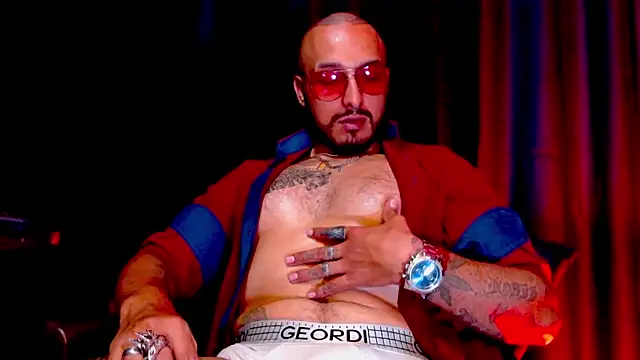 Snapshot of KenllyH chatting on 02-06-25, 11:37 KenllyH online show from 02-06-25, 11:37