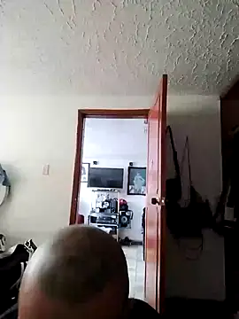 Snapshot of KenllyH chatting on 03-17-25, 10:28 KenllyH online show from 03-17-25, 10:28