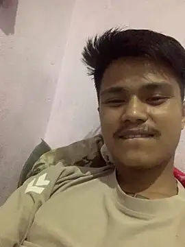 Hullax online show from 04-26-26, 01:31