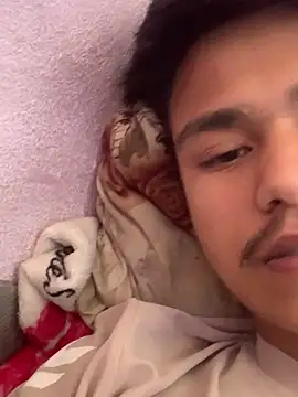 Hullax online show from 04-28-26, 03:44