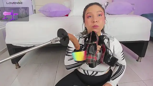 Isabella Daniell online show from 01-31-25, 03:52