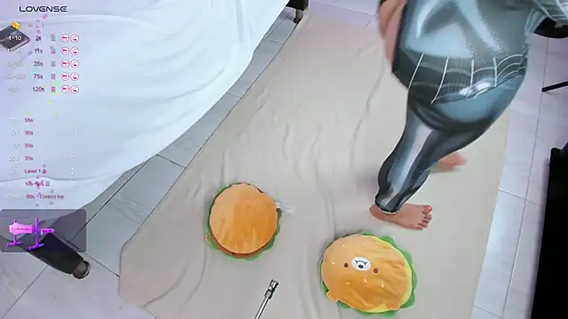 Isabella Daniell online show from 02-10-26, 04:05