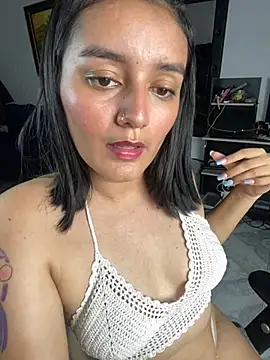 Snapshot of Lucia-Candy chatting on 02-08-25, 02:26 Lucia-Candy online show from 02-08-25, 02:26