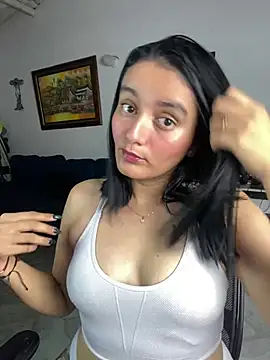 Snapshot of Lucia-Candy chatting on 03-21-25, 01:13 Lucia-Candy online show from 03-21-25, 01:13