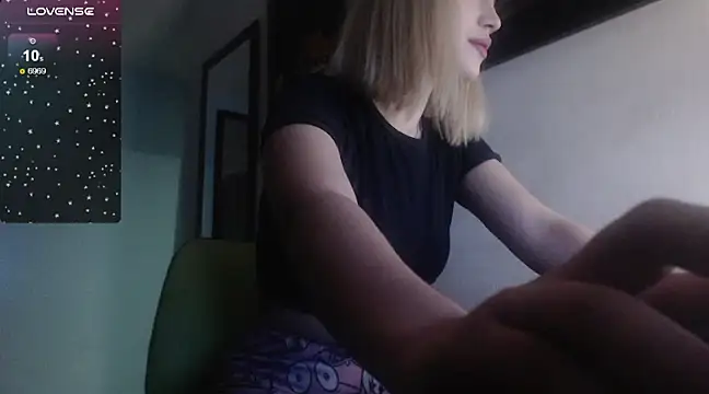 Snapshot of Sophi-tayson chatting on 12-03-24, 01:19 Sophi-tayson online show from 12-03-24, 01:19