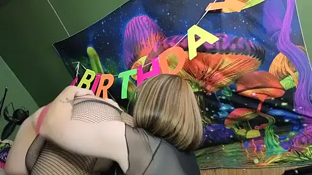 sluttypumpkin420 online show from 09-09-25, 10:53