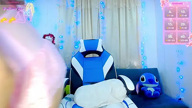 Snapshot of Aleexx___ chatting on 11-19-25, 05:35 Aleexx online show from 11-19-25, 05:35