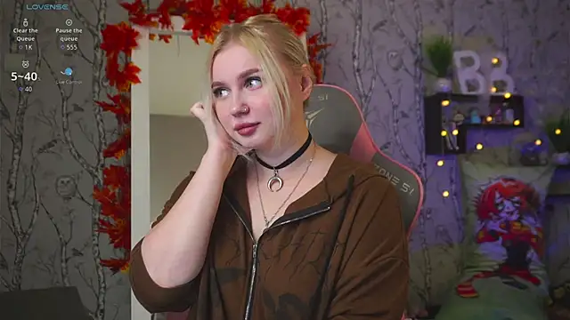 Moon Valkyrie online show from 10-10-25, 08:02